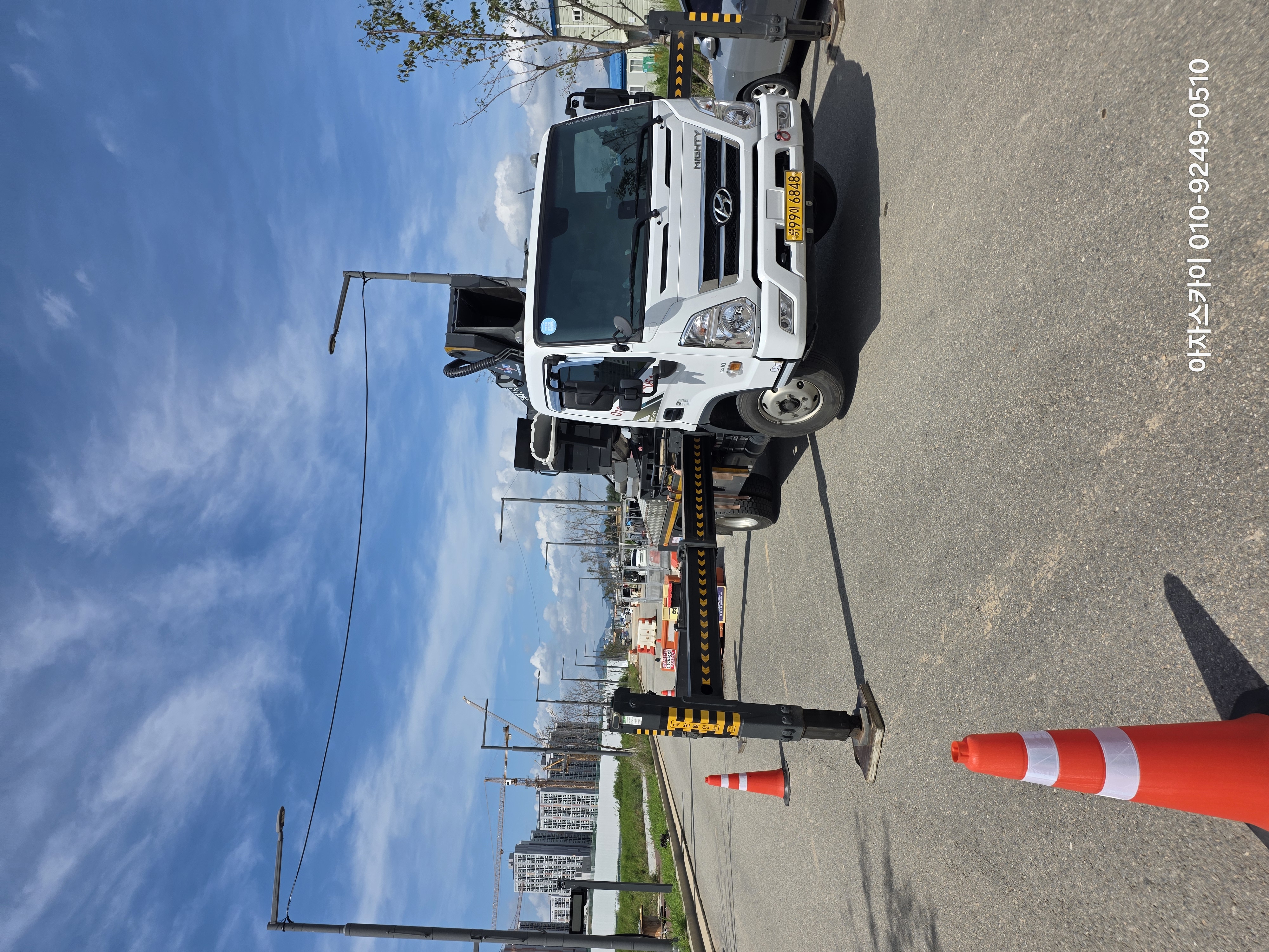 영화 세트장 조명 보조 작업